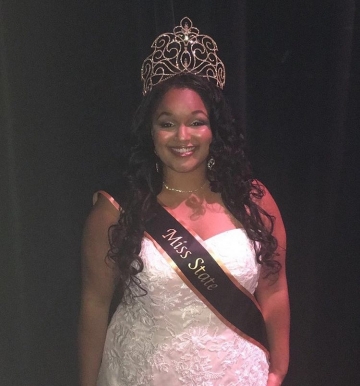 I am Senaia "SiSi" Harris your 2017-2018 Miss West Virginia State University | Photo Credit: Senaia Harris